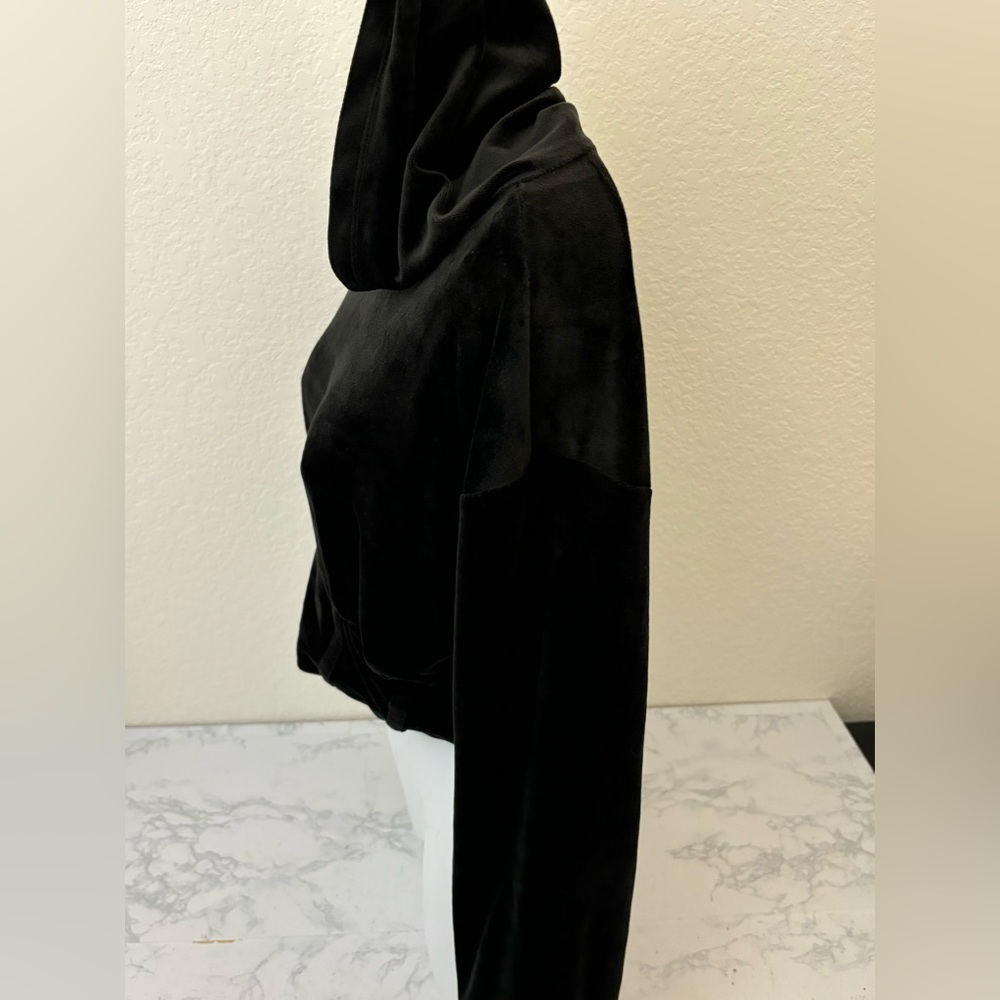 JOLIE & JOY Cropped Hoodie Sweater Womens L Velour Black Pullover Long Sleeve D2 - Picture 2 of 5